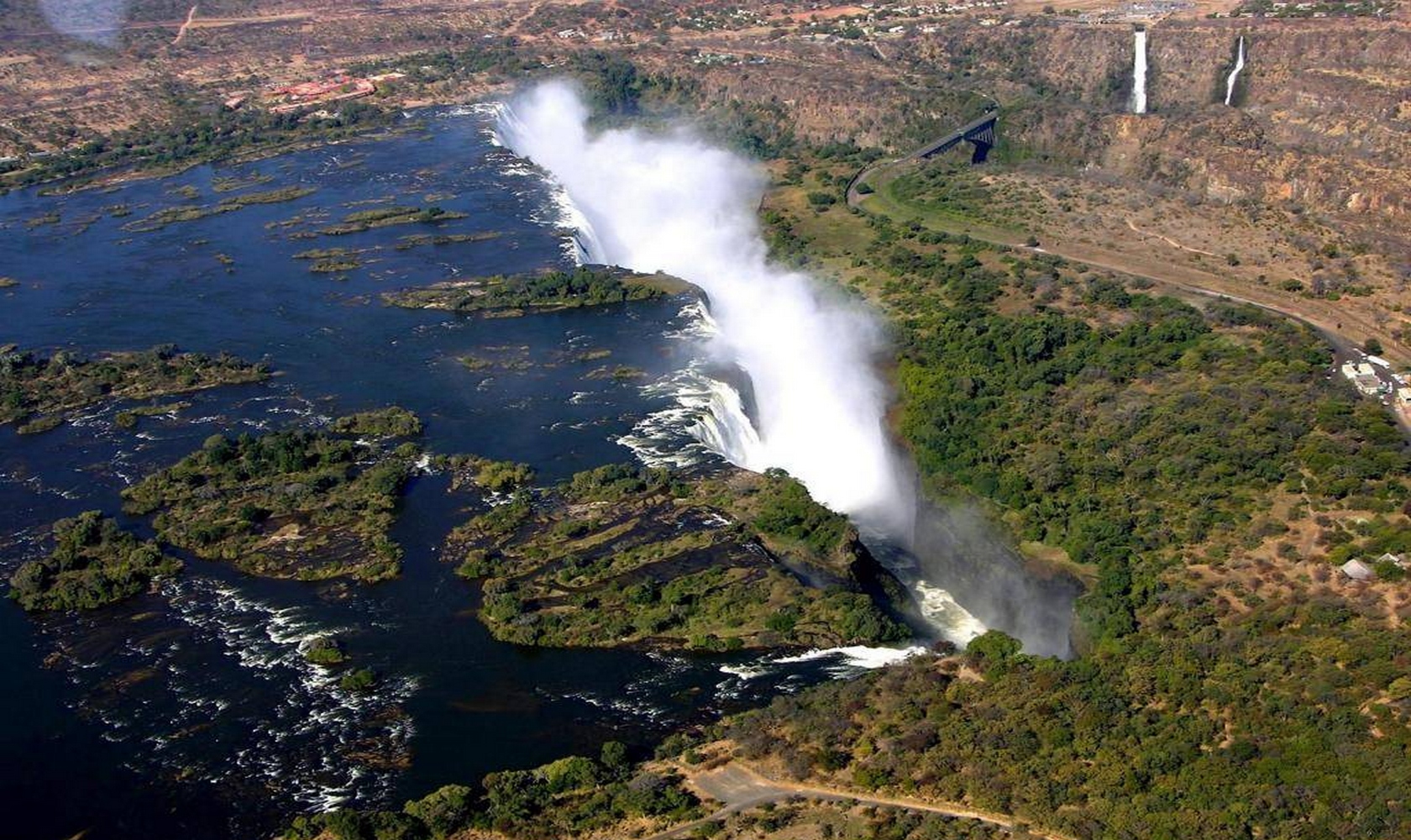 Africa_Chutes_Victoria_002-1680-1000.jpg
